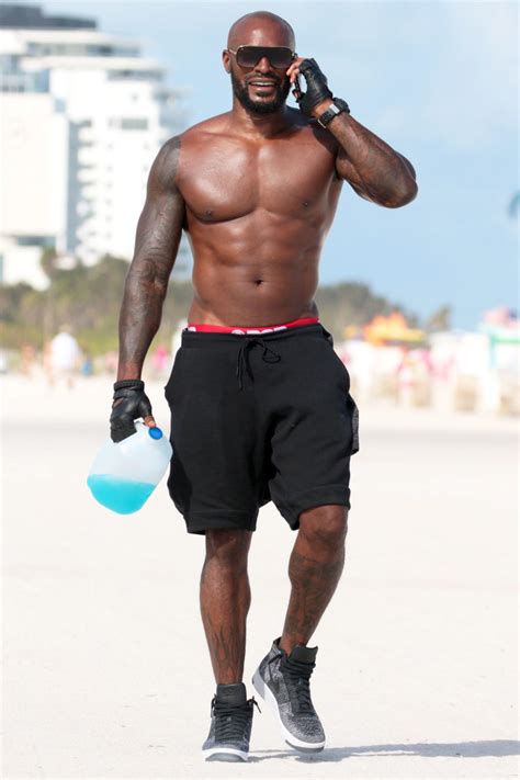Tyson Beckford 46 Shows Off His Six Pack During Beachside Workout