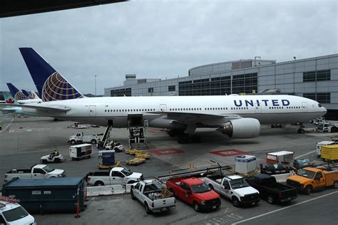 United Airlines Passenger Called 'Smelly Fatty' And ...