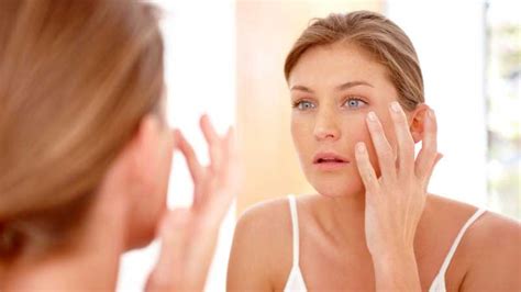 How To Remove Makeup Before Bed 7 Experts Tips Tashiara