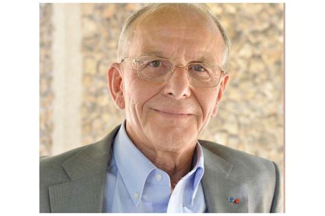 Cancer update and family details. Axel Kahn, généticien et président de la Ligue nationale ...