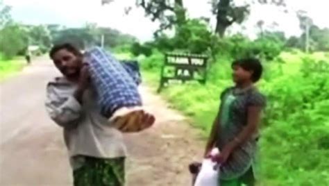 Pathetic Denied A Mortuary Van Watch Husband In Odisha Carries Wifes Body On Shoulders