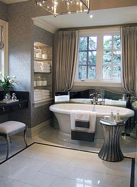 10 elegant modern master bathrooms