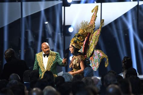 Miss Universe 2019 Steve Harvey Mixes Up Two Contestants Again Thanks To Teleprompter Flub