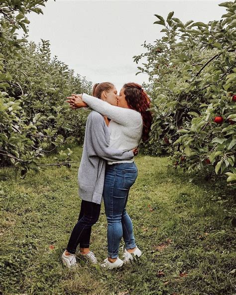 Jocelyn Rachel Lesbians Kissing Lesbian Couple Photos