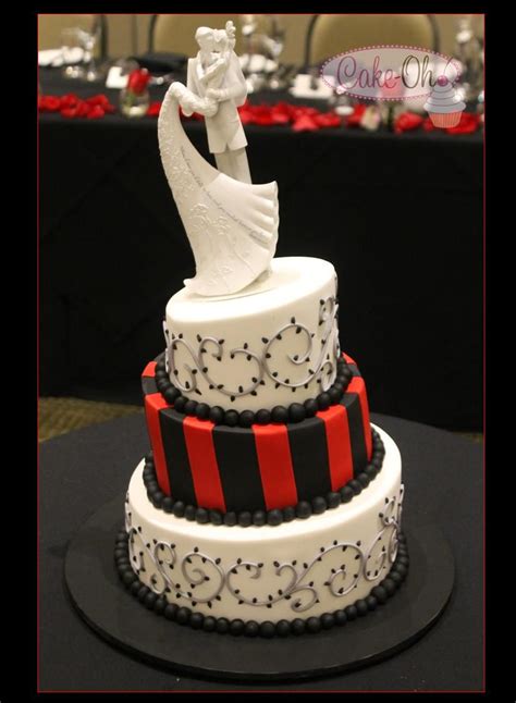 Red And Black Wedding Cake Cake Au Cupcake Cakes Cupcakes