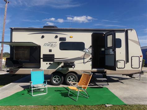 Used 2018 Forest River Rockwood Mini Lite 2507s Travel Trailers