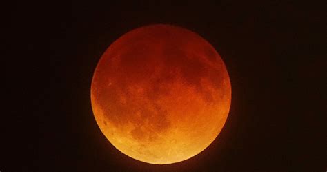 The moon as seen over santa monica, california, usa, on 26 may 2021 during the blood supermoon total eclipse. 15 Absolutely Stunning Photos Of The Supermoon Lunar ...