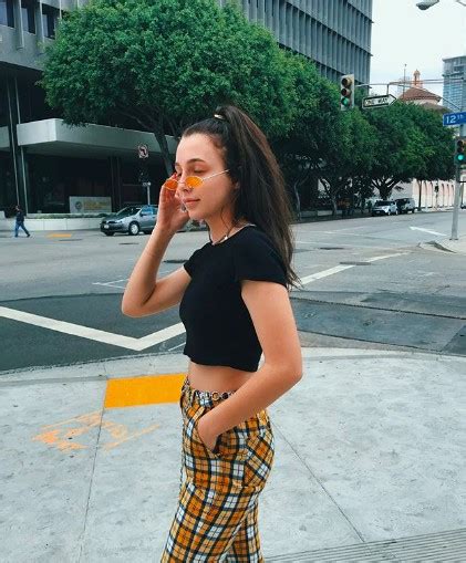 Classy Fabulous Fashionable Emma Chamberlain Clothes The Dolan Twins Emma Chamberlain Plaid