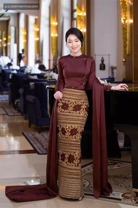 Beautiful Burmese Woman Costume 🇲🇲 Traditional Thai Clothing