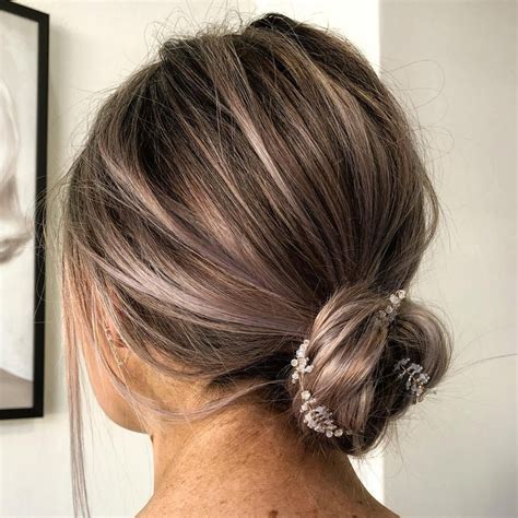 These hair updos for medium length hair are perfect when you got lots of events to attend. 42+ Updos For Medium Length Hair To Inspire Your Prom Look ...