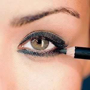Here is the complete list of how to apply eyeliner for every eye shape. How to Apply Pencil Eyeliner | Fashion Gossips
