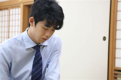 Manage your video collection and share your thoughts. 渡辺新棋聖の誕生や竜王戦決勝トーナメント久保九段VS藤井七段 ...