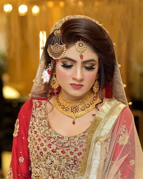 Cute Bridal Makeup And Dress Ideas Pic For Girls