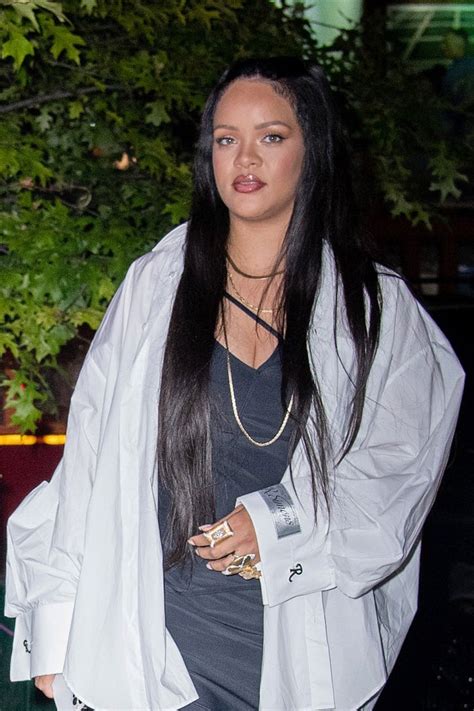 Rihanna Luce Fabulosa En Nueva York Con El Conjunto De Básicos Perfecto