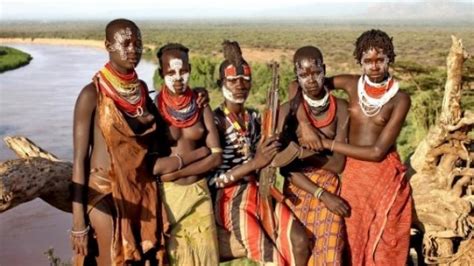 Дикие племена Африки Обычаи жизнь женщин мужчин и детей в джунглях