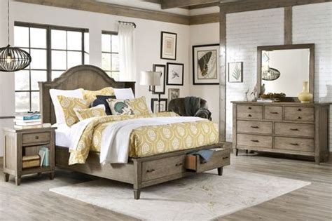 Start with a bed style and let the rest of the décor follow or fall in love with a single piece and synchronize accordingly. Rustic Distressed Wood Bedroom Set | House | Pinterest