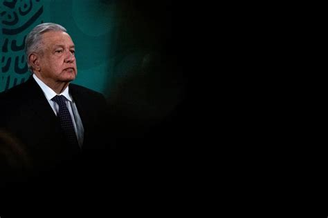 Imitan borregos desde la tribuna presidencial Víctor Trujillo y su