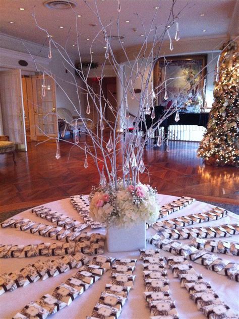 35 Cool Winter Wonderland Table Decorations Table Decorating Ideas