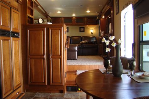 5th Wheel With A Front Living Room — At Hershey Rv Show Rv Living