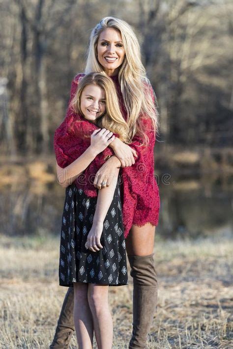 28 Mother Daughter Photoshoot Ideas In 2021 Mother Daughter Photoshoot Mother Daughter Daughter