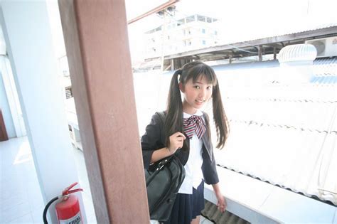 Junior Idol Momo Shiina Picseggcom