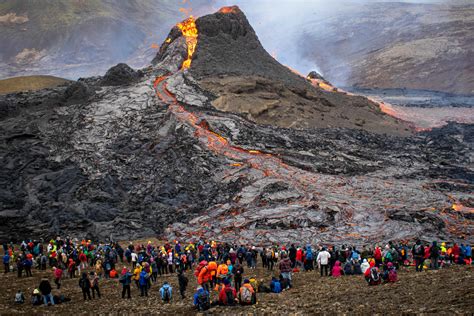Pictures Of What Happened This Week An Icelandic Volcano Erupts After