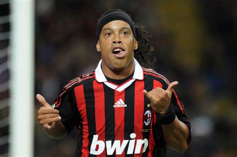 Página oficial do jogador ronaldinho gaúcho. Ronaldinho: "It doesn't matter who scores; all that ...