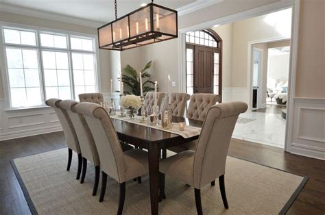 Wainscoting in a dining room can add an elegant touch and it's a great way to frame a large dining room table. Salle à manger - Transitional Dining Room with Tripton ...