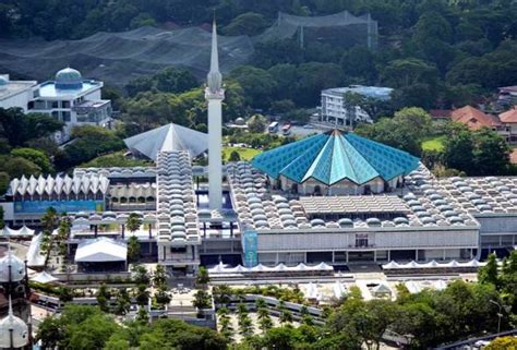 Resolusi tinggi ✓ bebas & siap pakai untuk komersial ✓ bebas hak cipta. 2000 umat Islam sertai majlis doa akhir awal tahun Hijrah ...