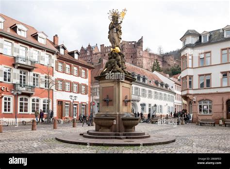Heidelberg Kornmarkt Fotos Und Bildmaterial In Hoher Auflösung Alamy