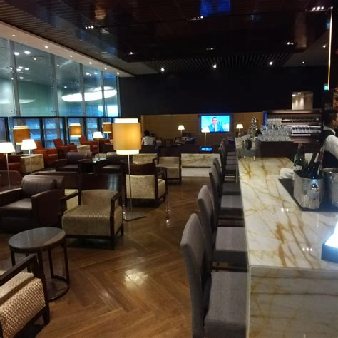 Lounge Review Singapore Airlines Silverkris First Class Lounge Grab
