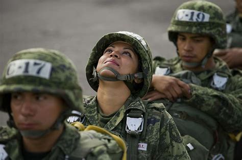 New Generation Of Female Soldiers In Mexico Completes First Jump