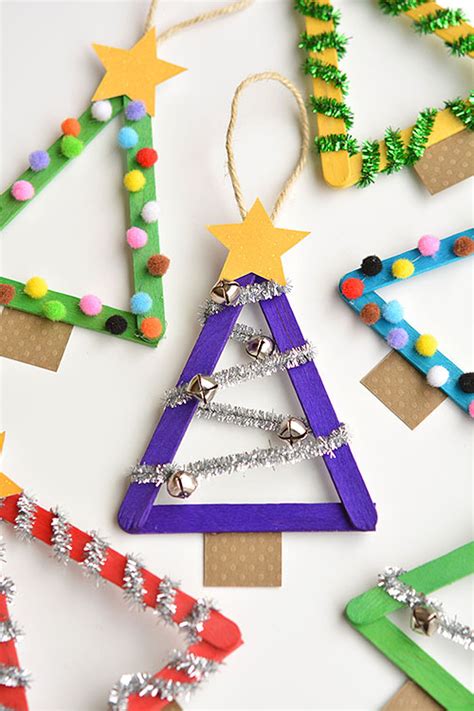Putting together easy christmas crafts for toddlers is seriously one of my favorite things ever! 18 Christmas Crafts for Toddlers and Preschoolers