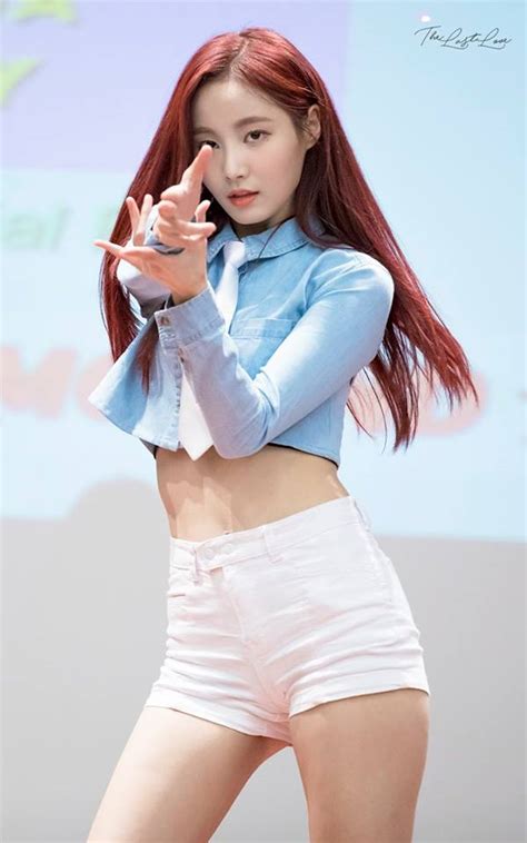 Follow the vibe and change your wallpaper every day! MOMOLAND's YeonWoo Gives Off A Fresh Look With New Haircut | Kpopmap