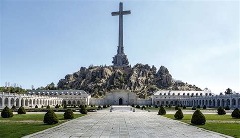 Faşist Franconun Kemikleri Anıt Mezardan çıkarılacak
