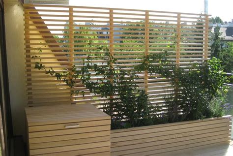 Weitere ideen zu sichtschutz terasse, pflanzen, gartengestaltung. eichenspalier & holz-pflanzgefäß | Sichtschutz terrasse ...