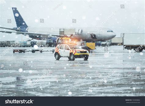 Airport Under Snowfall Stock Photo 729309862 Shutterstock