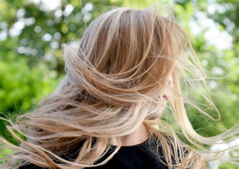 16 best purple shampoos to cancel the brassy tones in your blonde hair. Neutralizing Brassy Hair 101: Blue Shampoo for Blonde