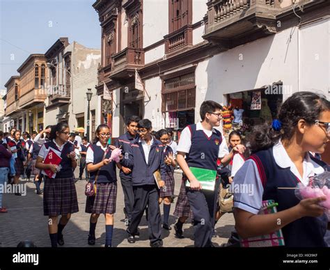 Lima Peru May 27 2016 Children From The School Wearing The