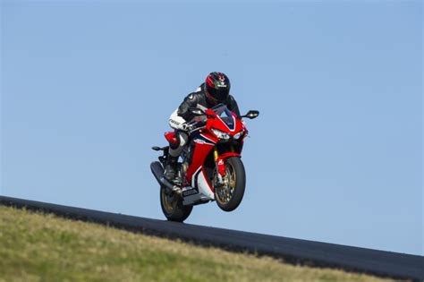The price given is for the base model of honda cbr1000rr fireblade. Special Edition Honda CBR 1000RR Fireblade launched in ...