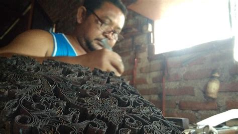 Check spelling or type a new query. Tersisa 4 Orang, Perajin Cap Batik di Cirebon Terancam Punah