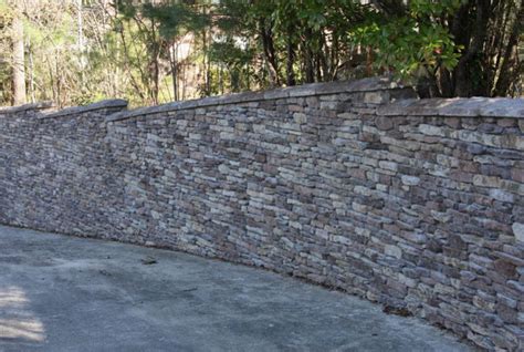 Walnut Ledge Stone Retaining Wall