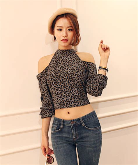 [dabagirl] Cutout Shoulders Printed Cropped Top Kstylick Latest Korean Fashion K Pop