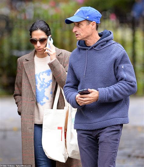 Huma Abedin Is Snapped Shopping In Nyc With Sex Pest Former Congressman Ex Anthony Weiner