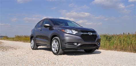 With distinct exterior lines and great interior features, this subcompact suv is comfortable and cool. 2016 Honda HR-V AWD Review 14