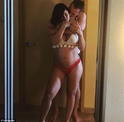 90 Day Fiancé star Paola Mayfield shows blossoming baby bump while