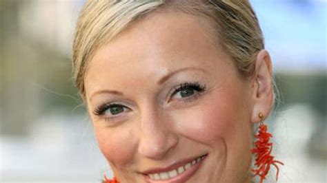 Erst mit 27 jahren entschließt sich monika gruber dazu, schauspielerin zu werden. Kabarettistin Monika Gruber beendet Zusammenarbeit mit BR ...