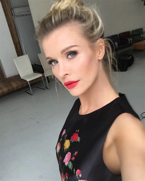 Joanna Krupa Completamente Nuda A Bordo Piscina MilleUnaDONNA