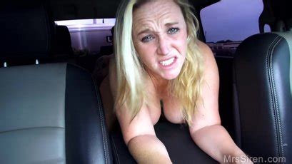 American Amateur Milf Dee Siren Has Sex In A Car Photos