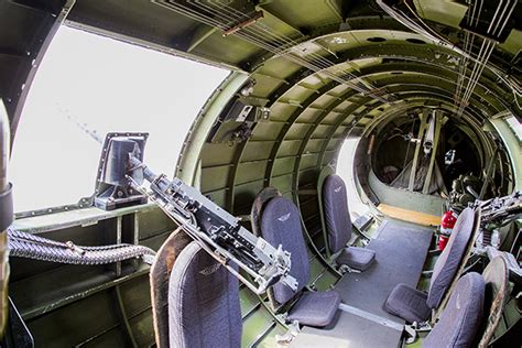 2016 Airplanes Ww 2 B17 Flying Fortress Waist Gunner Positions14